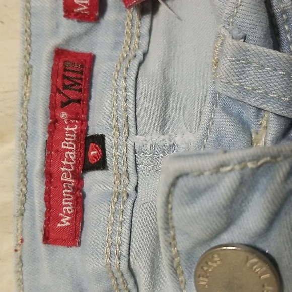 Fighting cancer paints - Picture 2 of 4